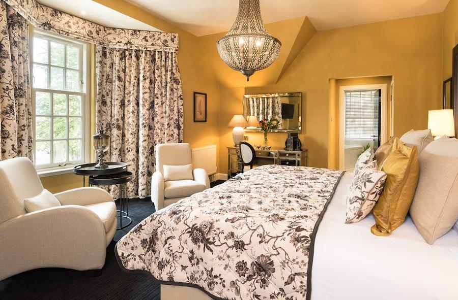 Cairn Lodge & Hotel