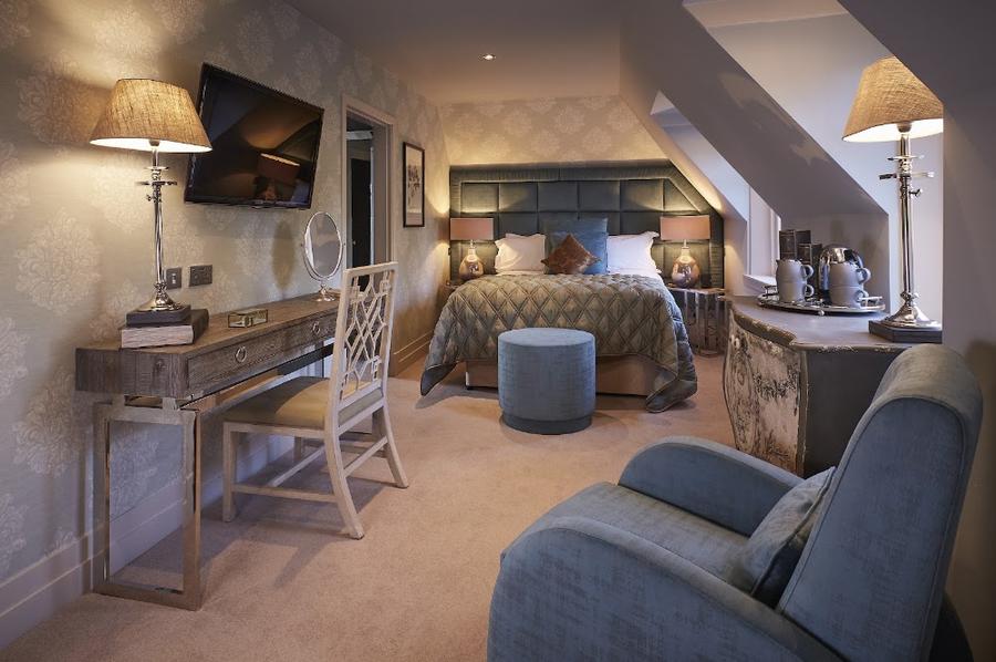 Cairn Lodge & Hotel