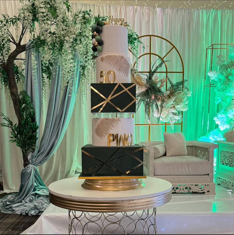 TouchRoyale Cakes